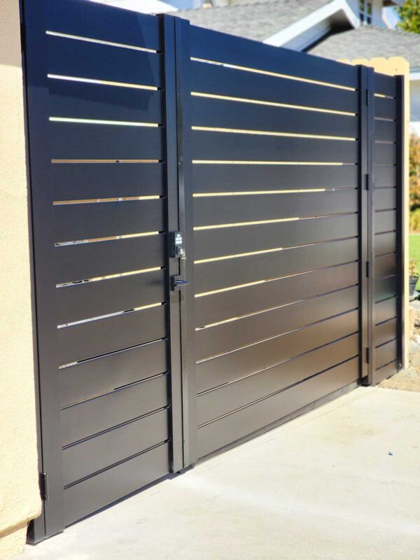 6“ Horizontal Wide Slat Gate 78 ¼" or 102 ⅜" Wide - Image 3