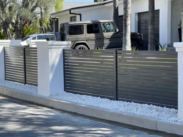 2 9/16“ Horizontal Slat Fence Panel - Image 7